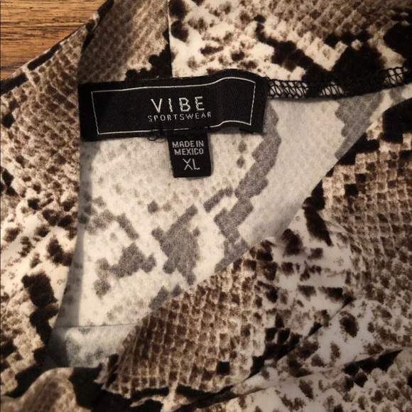 Top - Picture 4 of 4